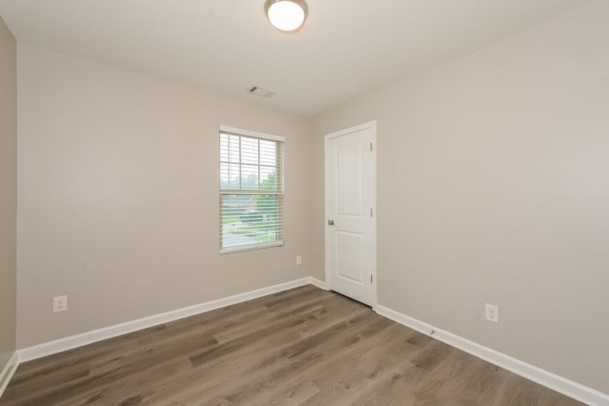 Building Photo - 643 Nonsuch Way