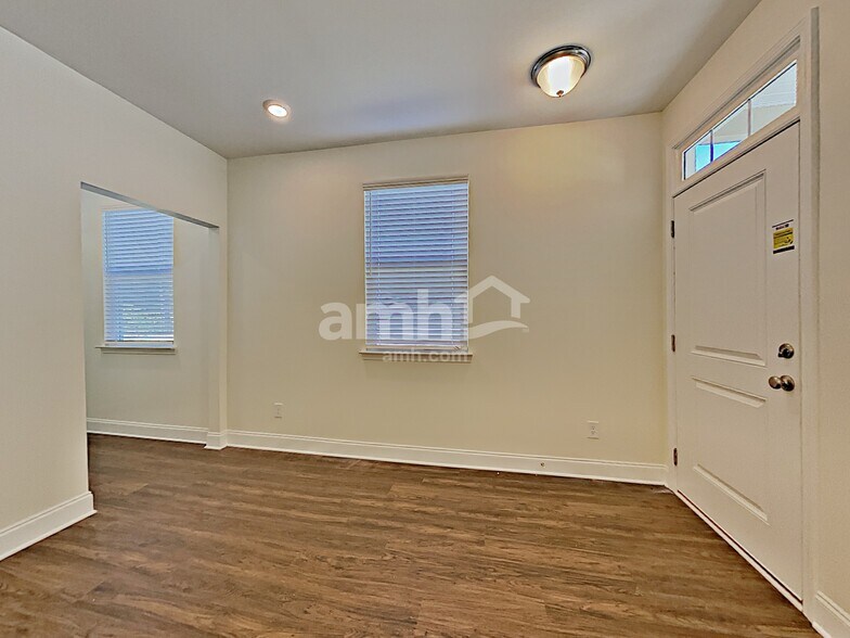 Building Photo - 124 Lindridge Dr