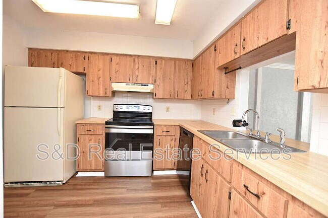 Building Photo - 2251 9th St SE