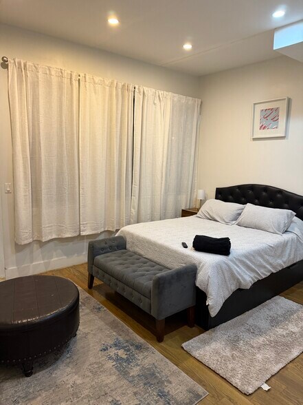 Building Photo - 1893 Pacific St