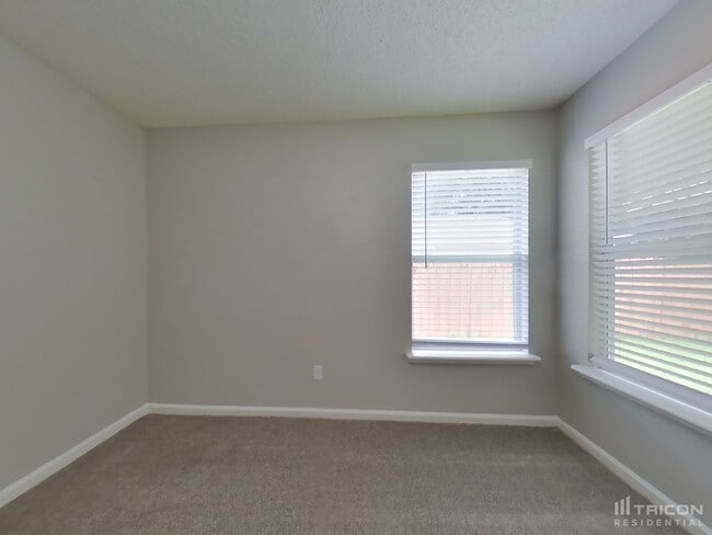 Building Photo - 1127 Summer Springs Drive