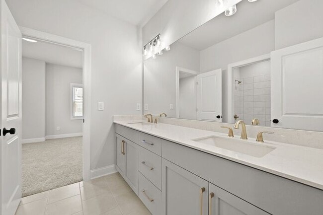 Building Photo - Beautiful 5 bedroom house in Bellmoore Par...