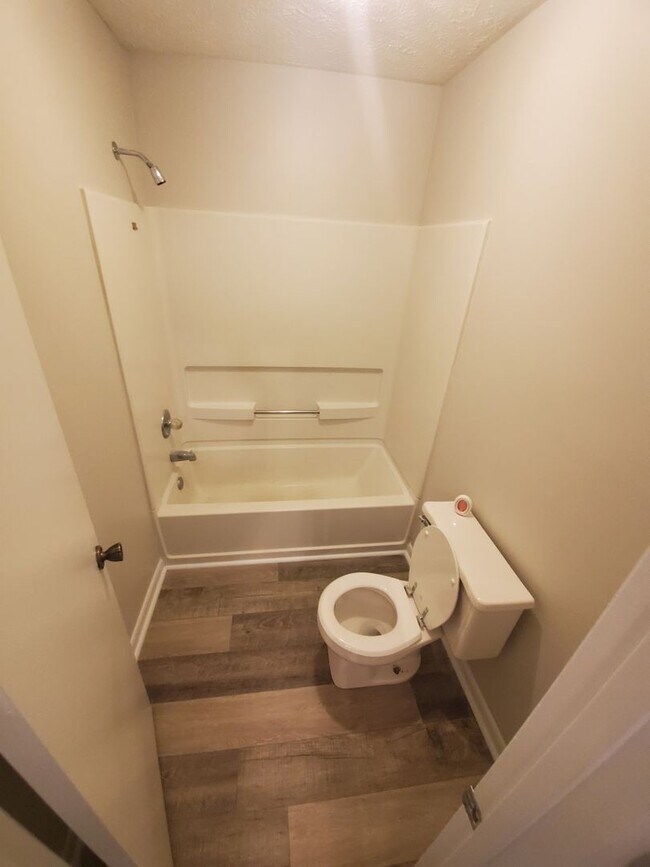 Building Photo - 672 Bartons Landing Pl