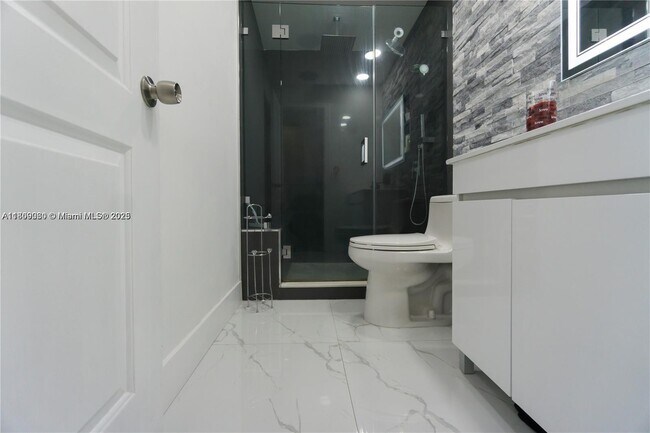 Building Photo - 845 W 79th Pl