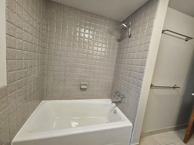 Building Photo - Eichler home near downtown Walnut Creek