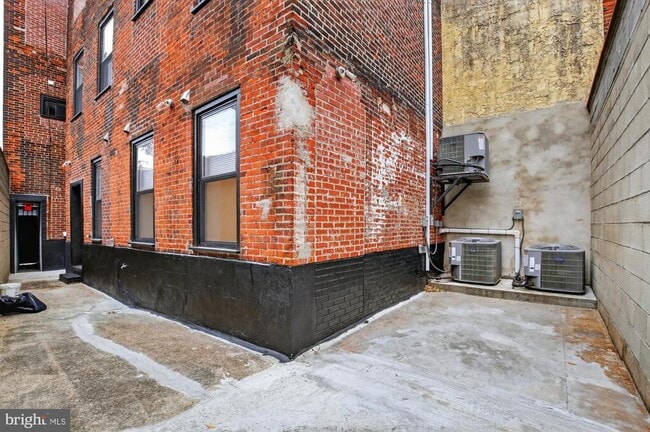 Building Photo - 712 N American St