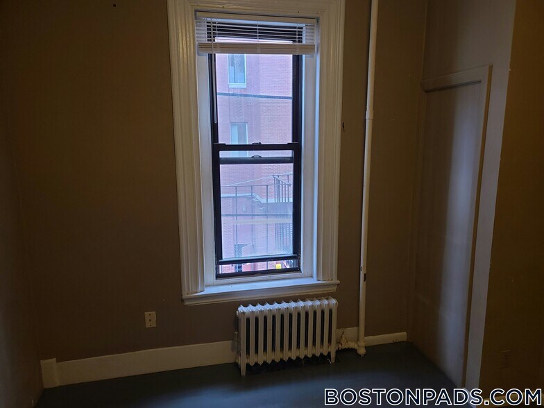 Building Photo - 270 Newbury St