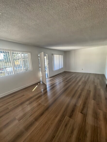 Building Photo - 9361 Cellini Ave