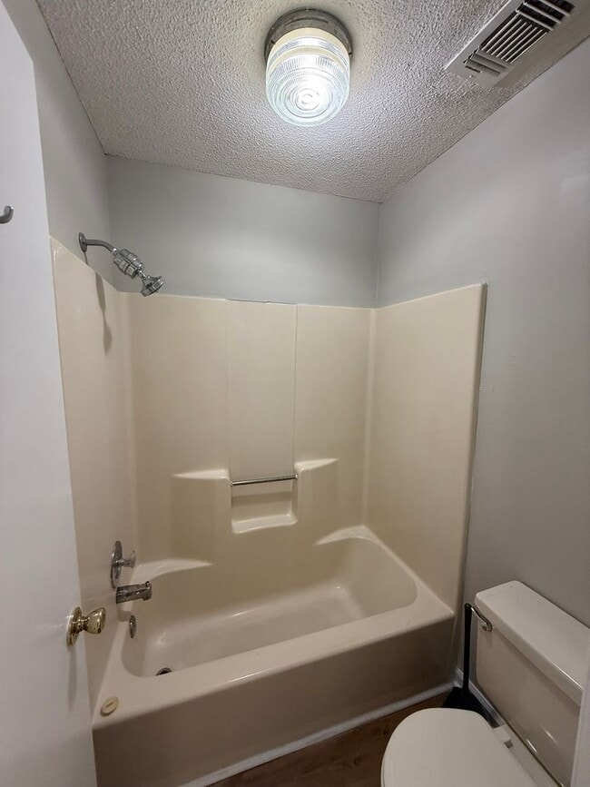 Building Photo - 2 Woodrum Pl