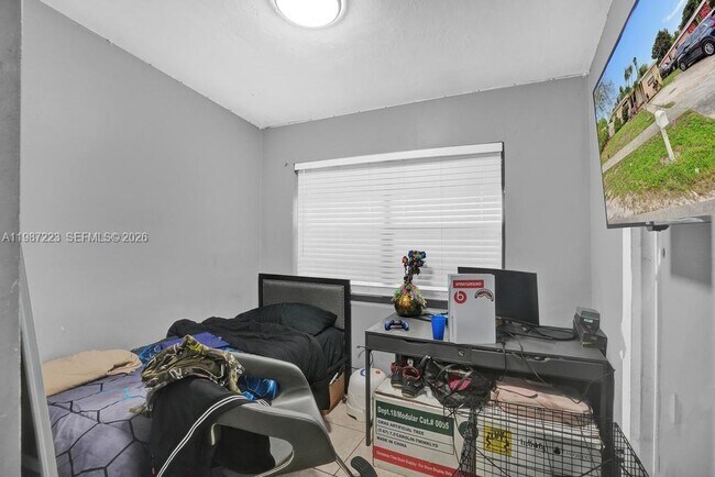 Building Photo - 3500 SW 37th St