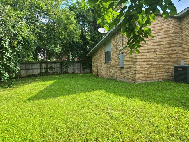 Building Photo - Single Story home In Arlington off Little ...