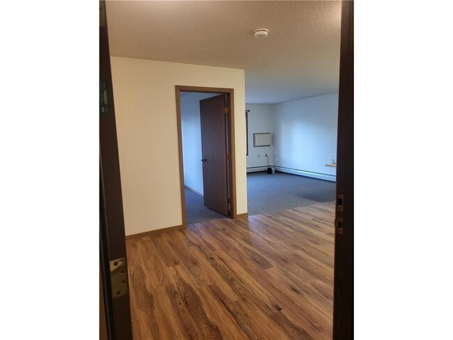 Building Photo - 609 Main St S