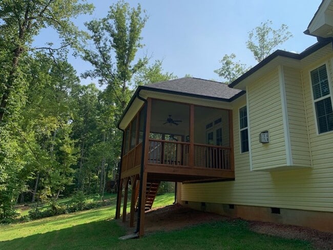 Building Photo - Adorable Ranch Home in a Great Neighborhood!