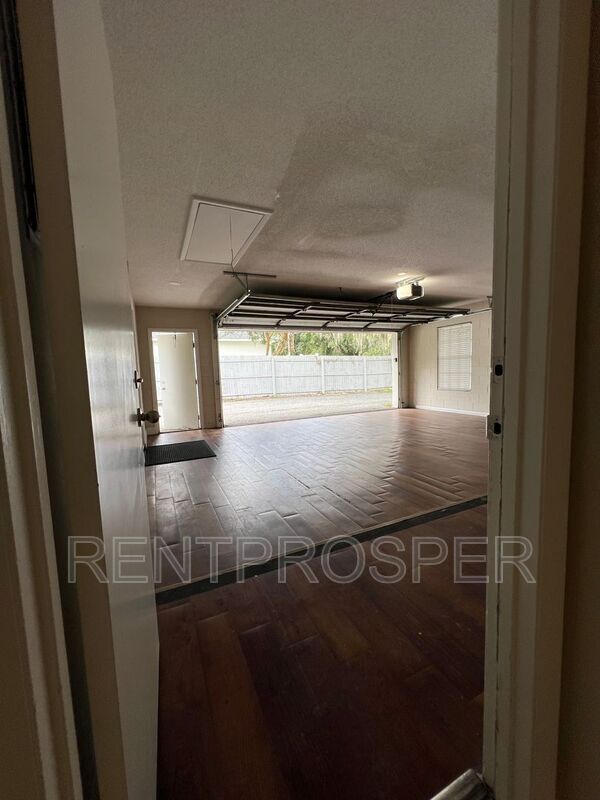 Building Photo - 360 Vincent Dr