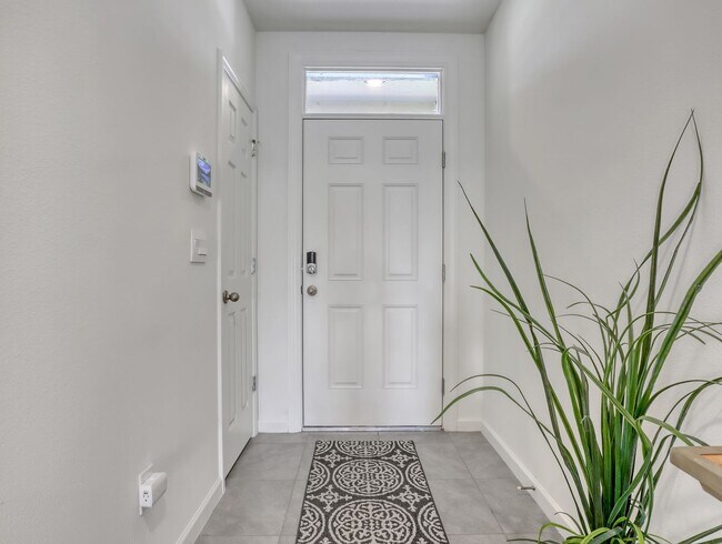 Building Photo - 7418 Tourmaline Dr