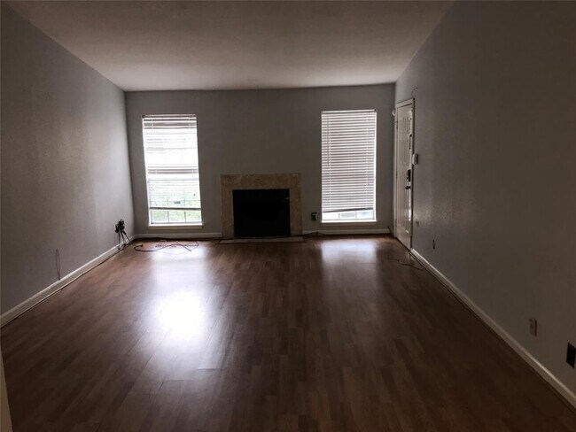 Building Photo - 7400 Bellerive Dr