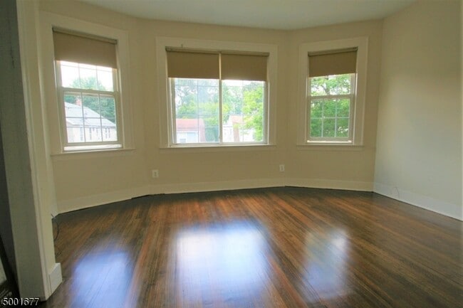 Building Photo - 85 Mission St