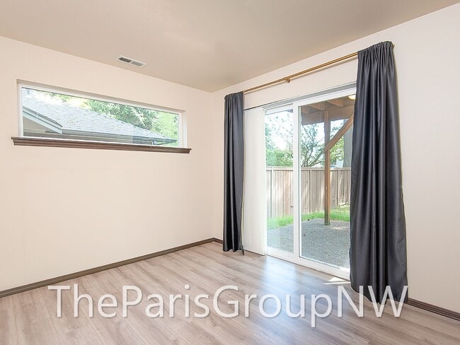 Building Photo - Super 2012 Shoreline Home – Upgrades, Wood Flrs, 3car Grg+++