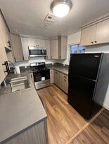 Building Photo - 14655 Vanowen St