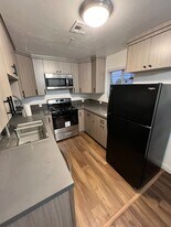 Building Photo - 14655 Vanowen St