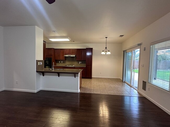 Building Photo - SW Visalia Home coming soon!!