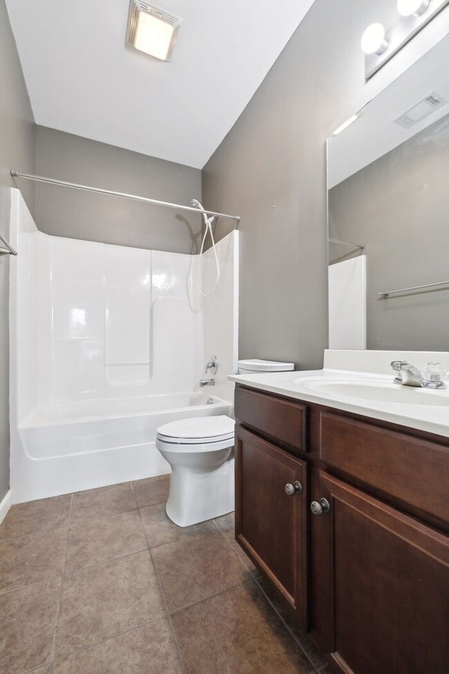 Building Photo - 3 Bedroom 3 Bath Home in Mt Juliet Now Lea...