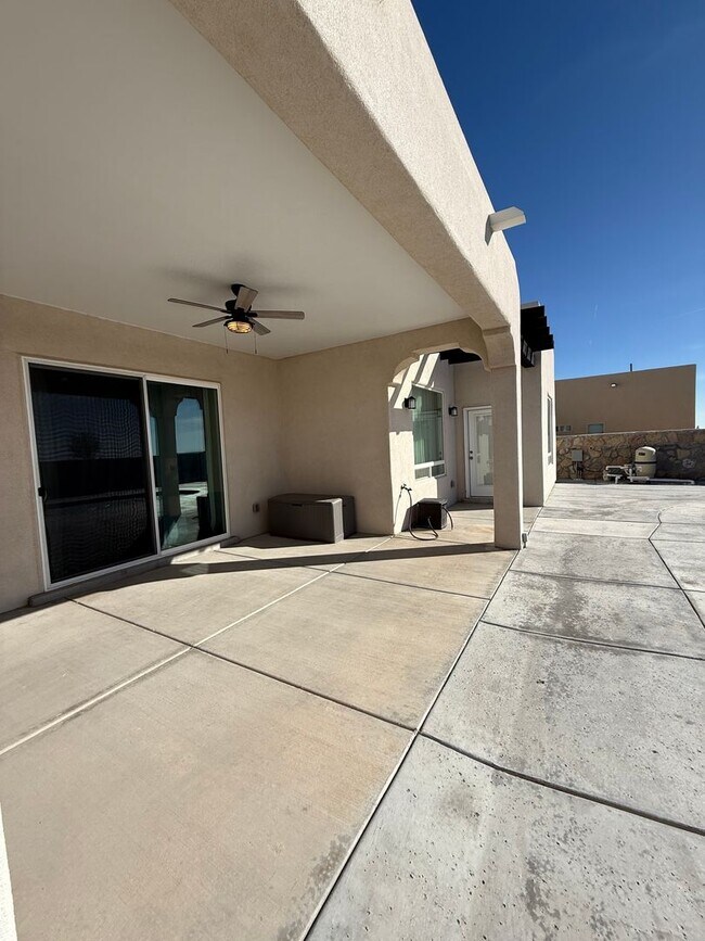 Building Photo - Beautiful home in Sonoma Springs! 4bed, 2.5 baths