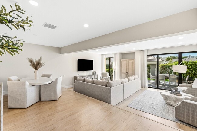 Building Photo - 2717 N Ocean Blvd