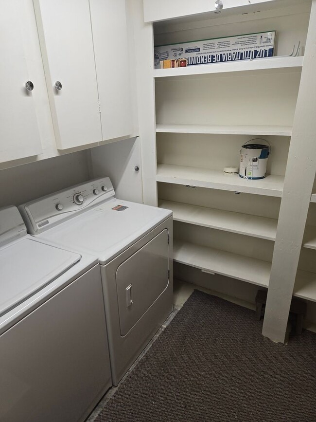 Building Photo - Three Bedroom Home - Single Car Attached Garage - in Townsend!