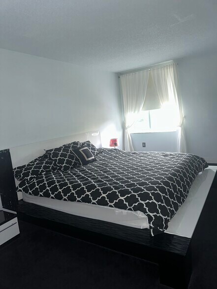 Building Photo - 250 Sunny Isles Blvd