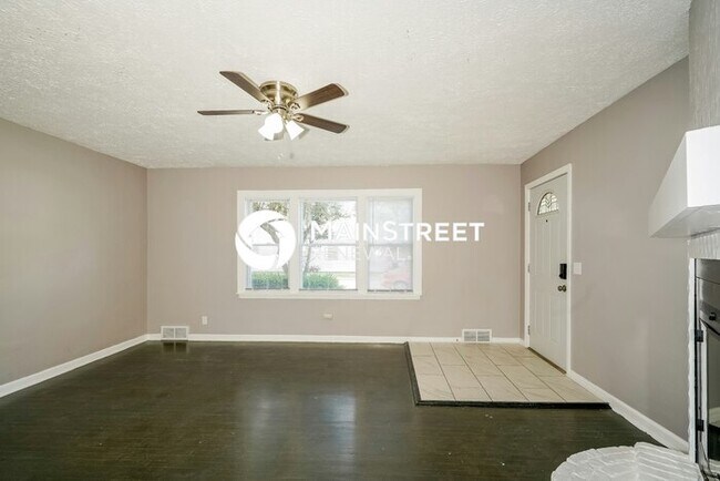 Building Photo - 3 Bedroom Pet-Friendly Home in PLAINFIELD, IN with Main Street Renewal