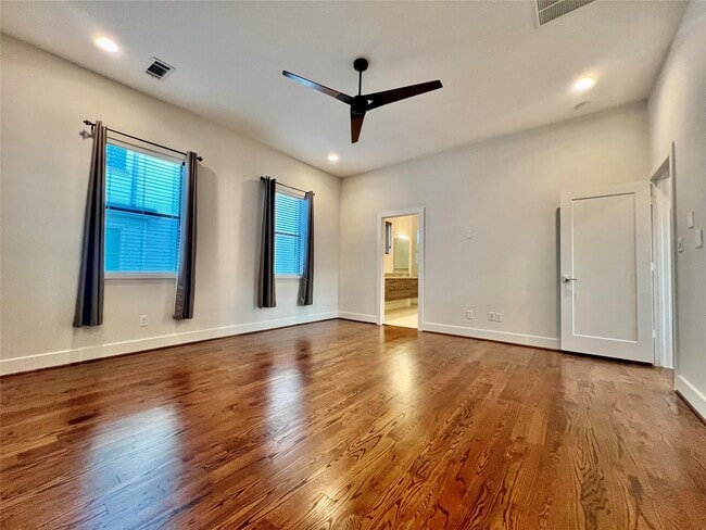 Building Photo - 2322 Camden Dr