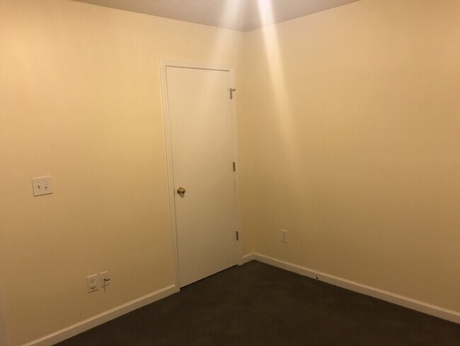 Building Photo - 3/2 in East Montgomery