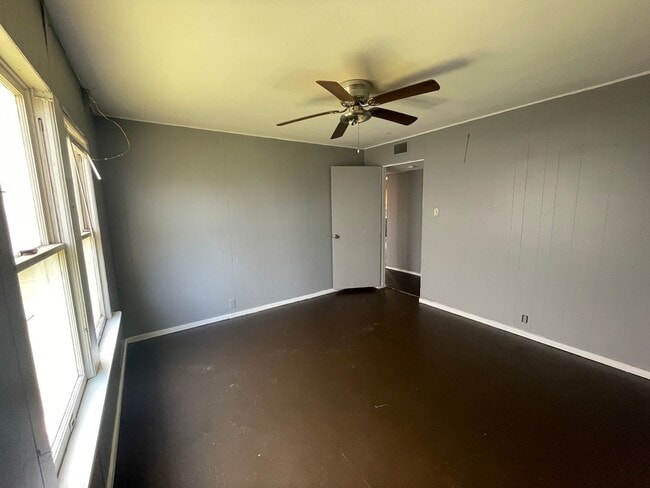 Building Photo - Corner Lot Home – Central City - Corpus Christi, TX