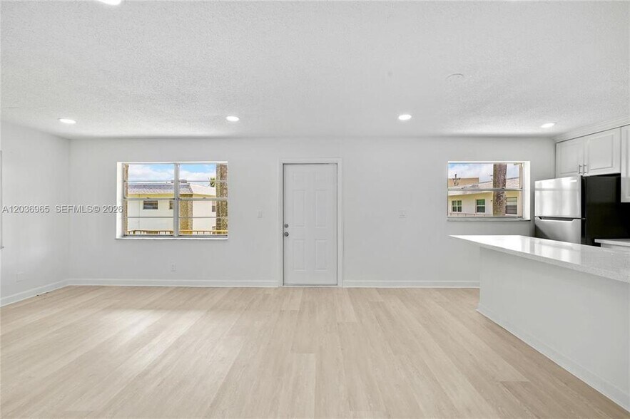 Building Photo - 6211 SW 37th St