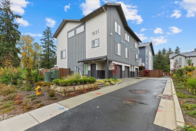 Building Photo - New Construction 2-Bed Townhome Near Boein...