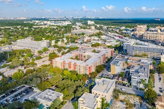 Building Photo - Valencia South Miami