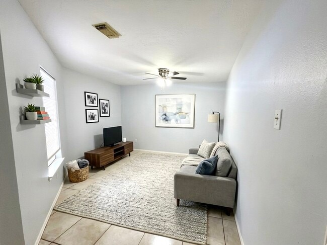 Building Photo - 15518 Evergreen Grove Dr