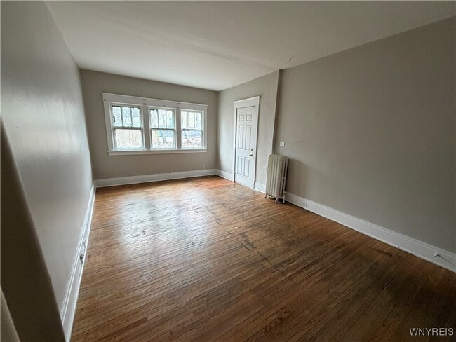 Building Photo - 41 Crestwood Ave