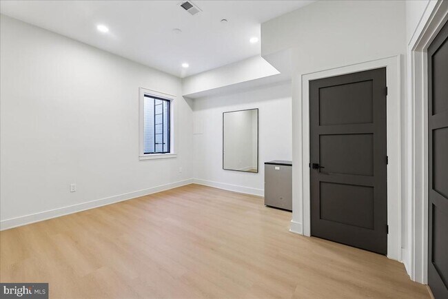 Building Photo - 4428 Albemarle St NW