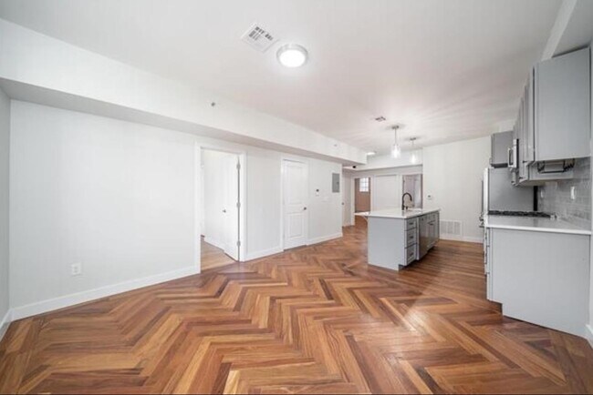 Building Photo - 408 Monroe St