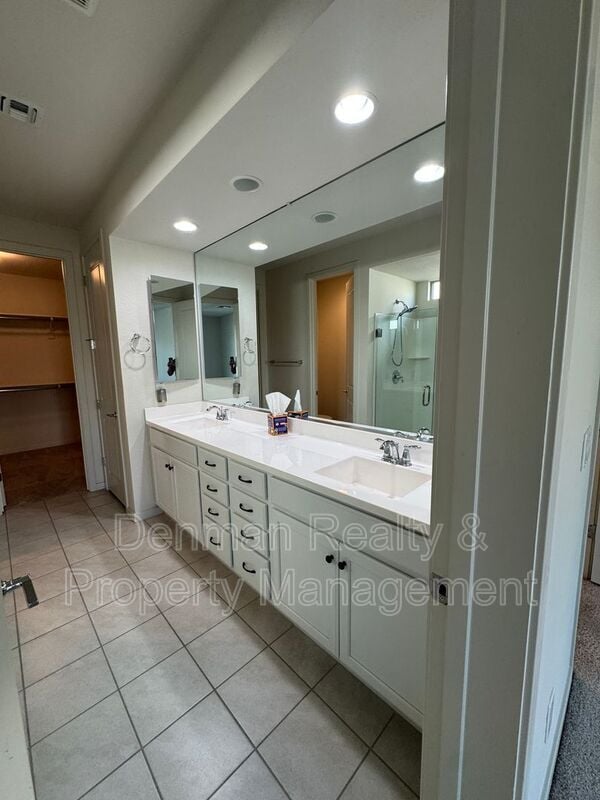 Building Photo - 3540 E Tina Dr