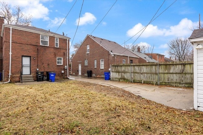 Building Photo - 11059 Lakepointe St