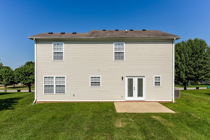 Building Photo - 1910 Lawndale Dr