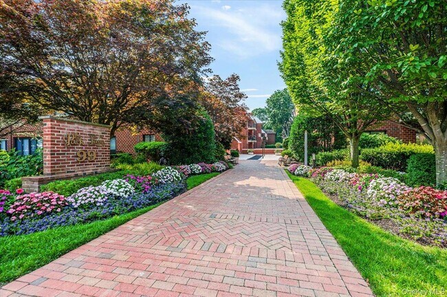 Primary Photo - 99 S Park Ave