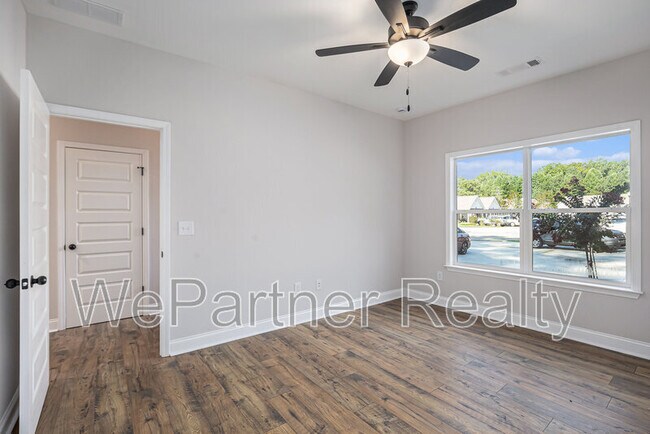 Building Photo - 138 Crestpoint Rd