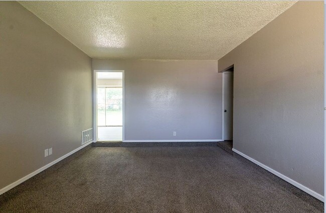 Building Photo - Rent to Own in Midwest City!