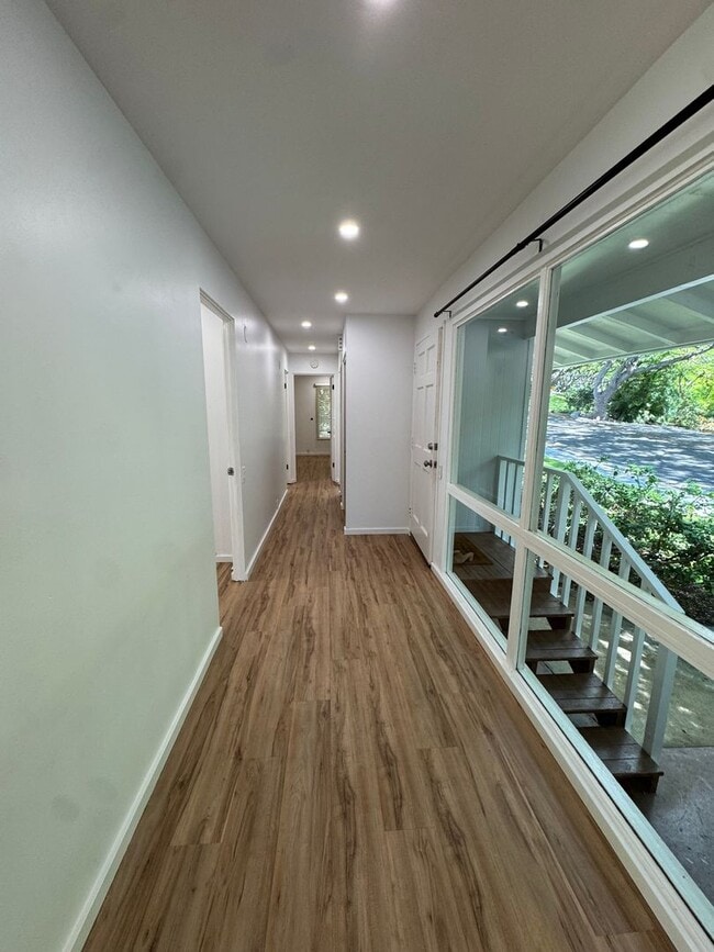 Building Photo - 3 BED, 2 BATH, 2 Parking with AC- Kalani I...
