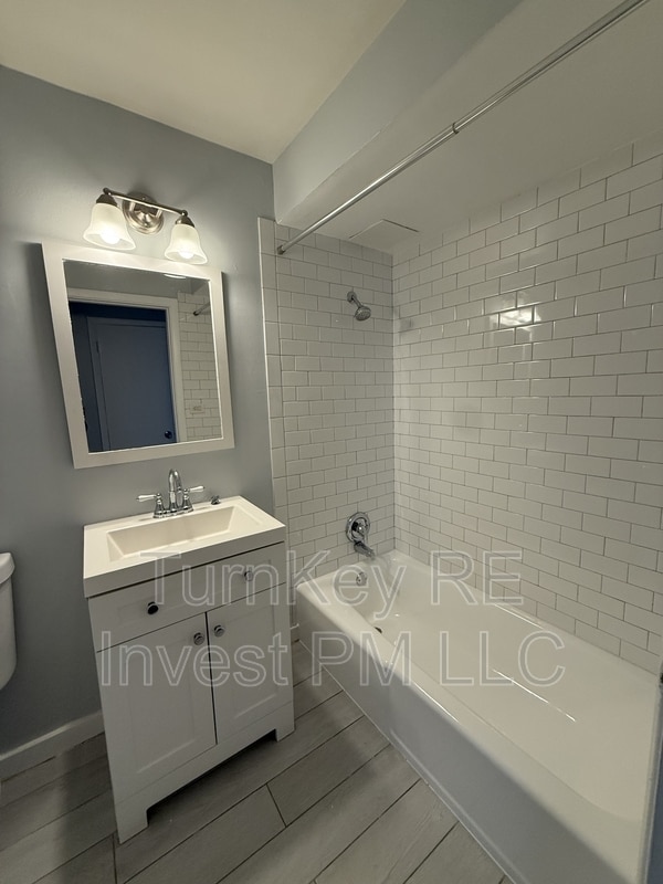 Building Photo - 2124 14th Ave