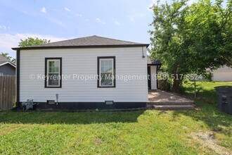 Building Photo - Beautifully Redone 2 Bedroom House! Available for a 5/1 Move In!!! *Updated Photos to Come*